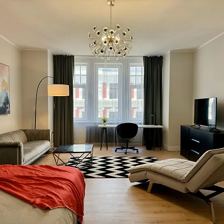 Beautiful, Spacious, 4br アパート リガ