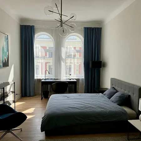 Beautiful, Spacious, Central 4br Apartment *